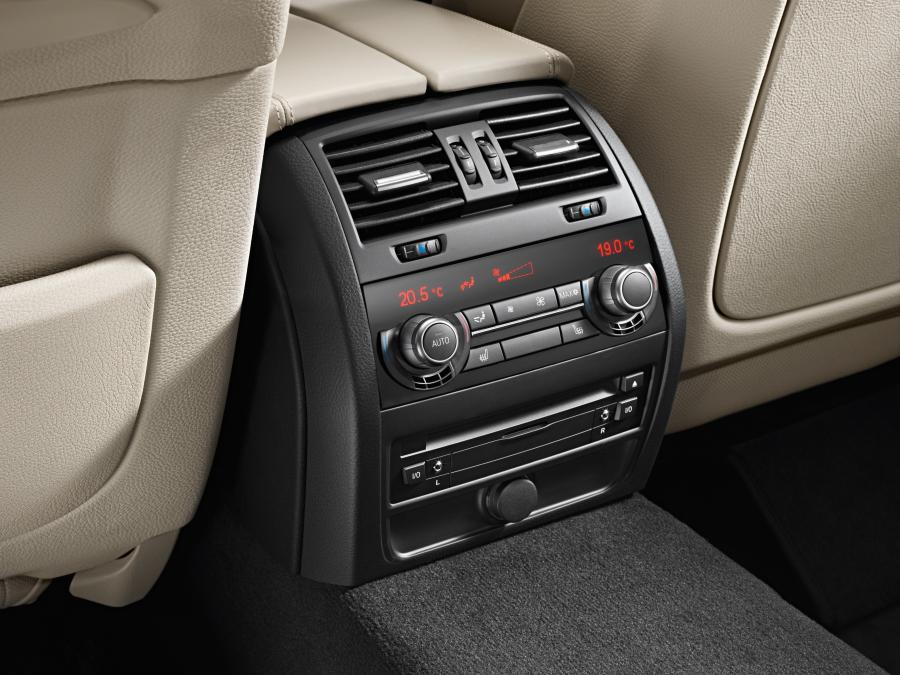  BMW 5-Series Long-Wheelbase 2010 года  (CN) (фото 31 из 77)